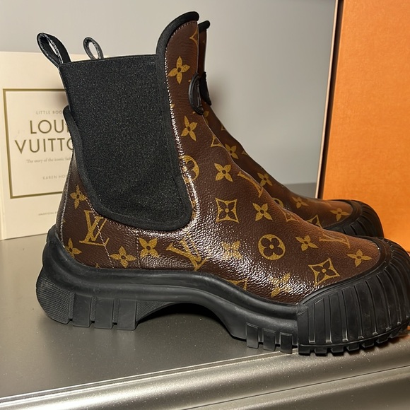 Louis Vuitton ankle boot size 39. Good condition. Some creases, not worn much. - Picture 2 of 14